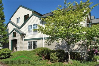 Oak Glen Apartments in Hillsboro, OR - Building Photo - Building Photo