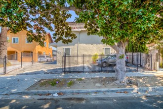 950 S Gramercy Dr in Los Angeles, CA - Building Photo - Building Photo