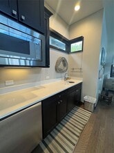 2113 Barbaro Way, Unit 11 in Spicewood, TX - Foto de edificio - Building Photo