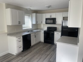 1127 Roosevelt St, Unit 1127 Roosevelt St in Vermillion, SD - Building Photo