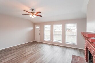 605 Canyon Pl in Desoto, TX - Building Photo - Building Photo