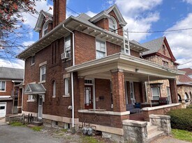 124 S Walnut St in Morgantown, WV - Building Photo