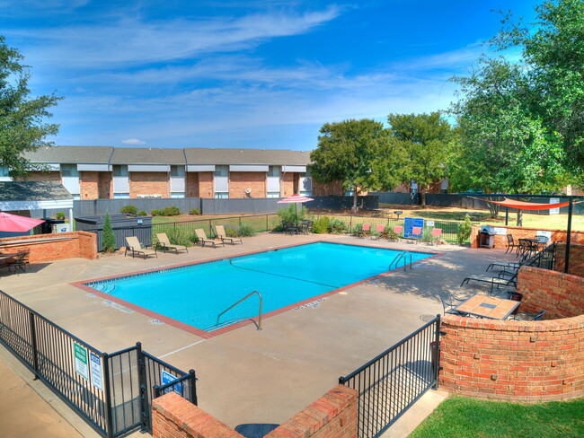 Lakeview Townhomes in Wichita Falls, TX - Foto de edificio - Building Photo