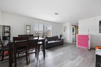 1511 E 108th St in Los Angeles, CA - Building Photo - Building Photo