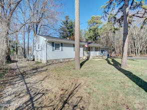 18 Blue Spruce Dr in Jackson Township, NJ - Building Photo - Building Photo