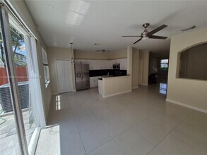 7673 NW 116th Ave in Medley, FL - Building Photo - Building Photo