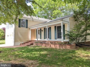 4500 Stone Pine Ct in Chantilly, VA - Foto de edificio - Building Photo
