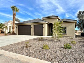 5736 Desert Lakes Dr in Bullhead City, AZ - Building Photo
