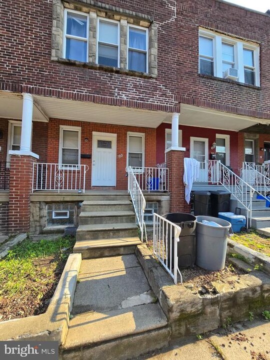 190 W Luray St in Philadelphia, PA - Building Photo