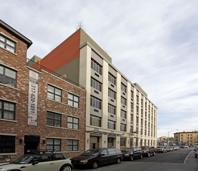 487 Keap Street in Brooklyn, NY - Foto de edificio - Building Photo