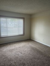 14363 Stephens Rd in Warren, MI - Building Photo - Building Photo