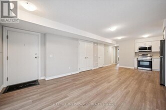 239 Chapel Hill Dr in Kitchener, ON - Building Photo - Building Photo