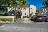 5358 NE 6th Ave in Oakland Park, FL - Foto de edificio - Building Photo