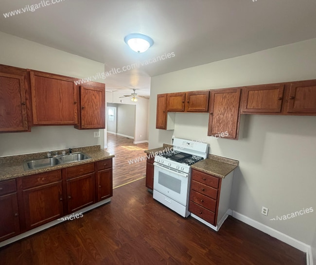 2256 Connecticut St in Gary, IN - Foto de edificio - Building Photo