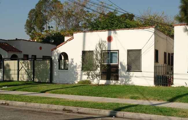 629 Raleigh St in Glendale, CA - Foto de edificio - Building Photo