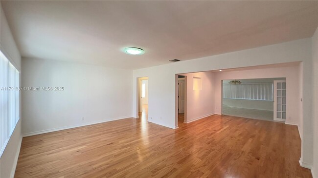 1520 NE 108th St in North Miami, FL - Building Photo - Building Photo