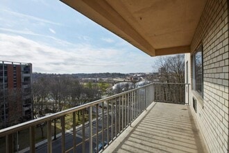 Stepping Stones in White Plains, NY - Foto de edificio - Building Photo