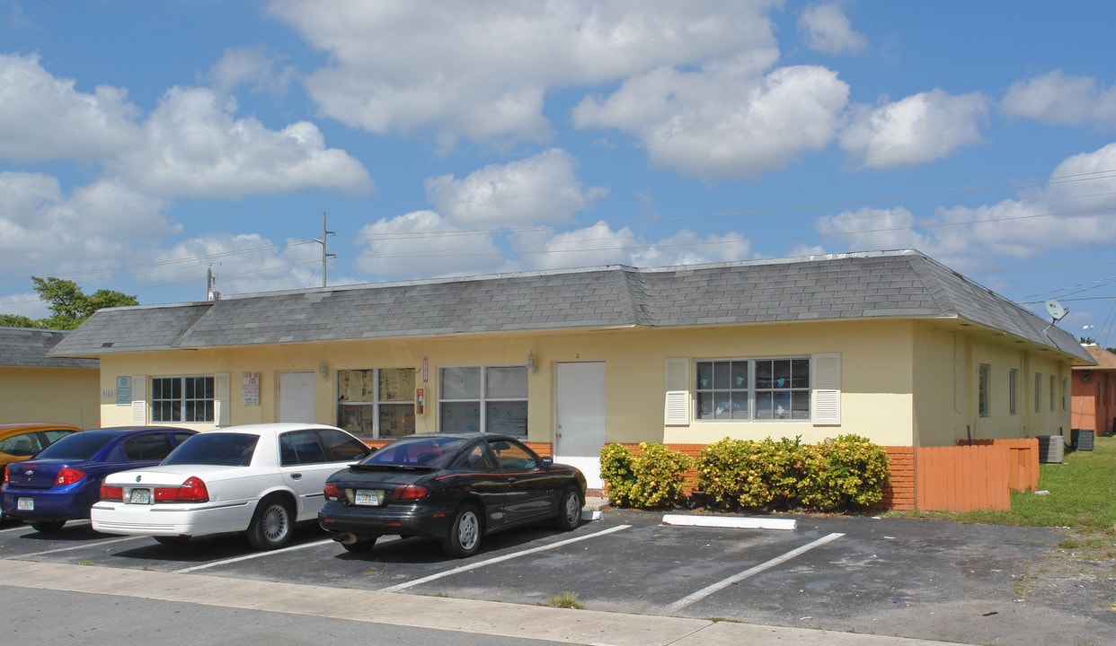 4160 NW 31st Ter in Lauderdale Lakes, FL - Foto de edificio