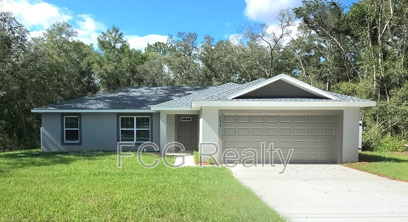 9058 N Bee Way in Citrus Springs, FL - Building Photo