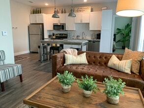 Delaneaux in New Orleans, LA - Building Photo - Building Photo