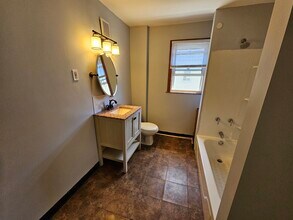 1777 Marks Ave, Unit #2 in Akron, OH - Building Photo - Building Photo