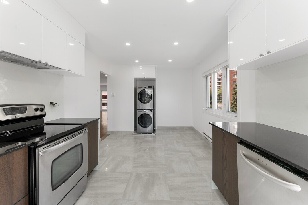 2632 Modugno Rue in St. Laurent, QC - Building Photo