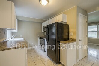 1331 W 30th St S in Independence, MO - Foto de edificio - Building Photo