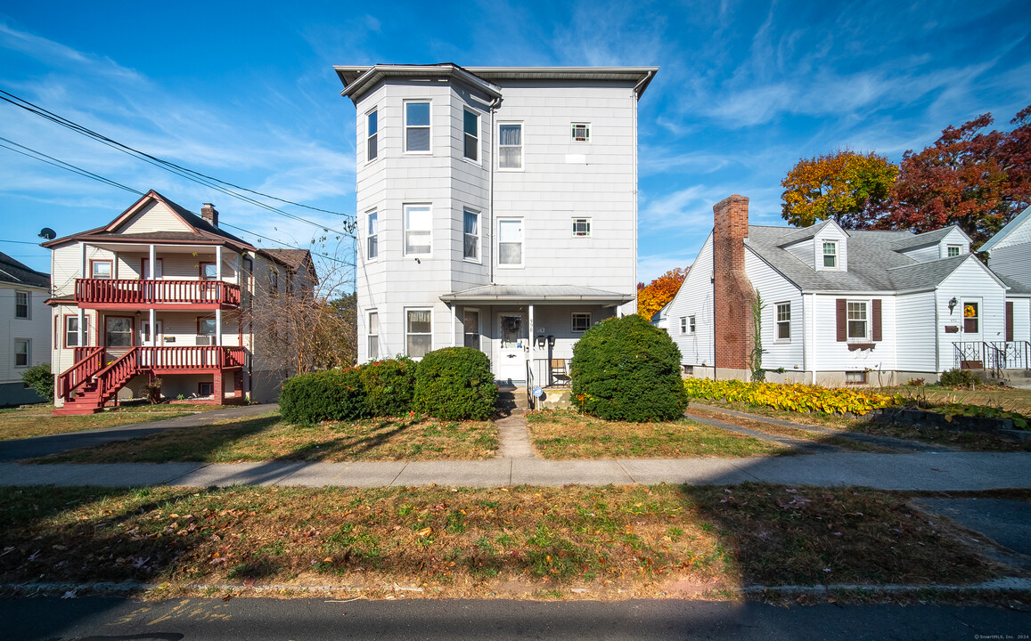 398 Burritt St in New Britain, CT - Building Photo