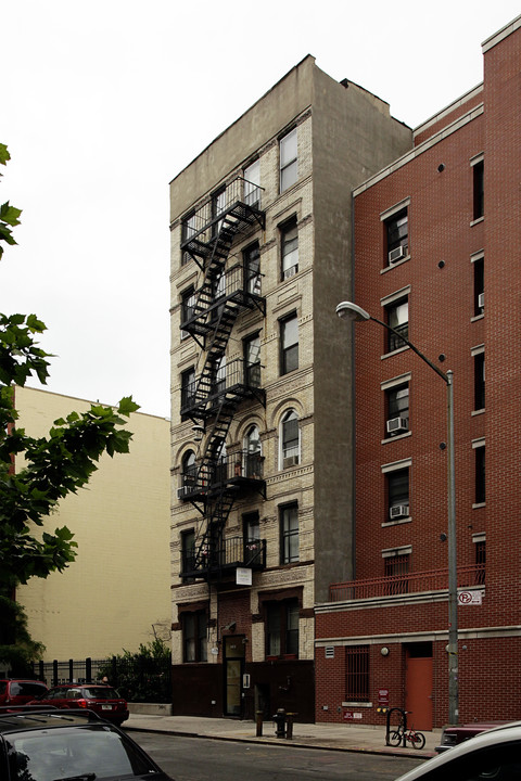 240 E Second St in New York, NY - Foto de edificio