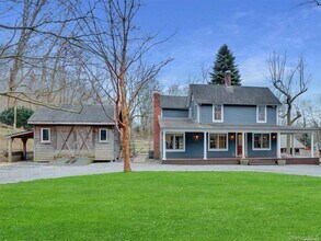 42 Blydenburgh Ln in Brookhaven, NY - Building Photo - Building Photo