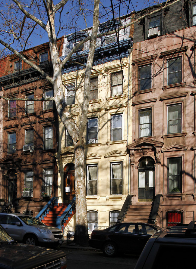 31 W 130th St in New York, NY - Building Photo - Building Photo