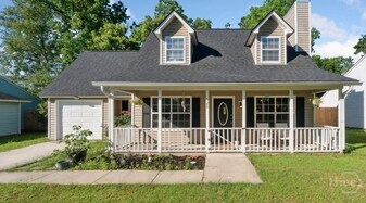 520 Falcon Dr in Richmond Hill, GA - Building Photo