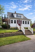 557 Strong St in East Haven, CT - Building Photo