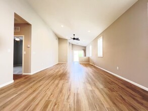 8036 Literature Ct in Las Vegas, NV - Building Photo - Building Photo