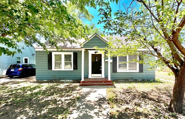 2305 27th St in Lubbock, TX - Foto de edificio - Building Photo