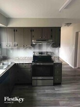 1758 Hilltree Dr in Cincinnati, OH - Building Photo - Building Photo