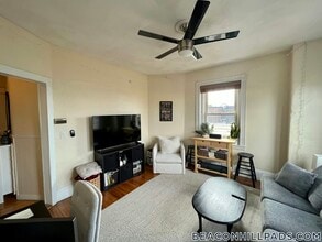108 Myrtle St, Unit 17 in Boston, MA - Building Photo - Building Photo