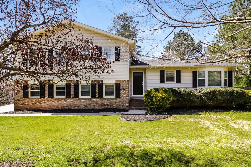 35 Pine Grove Rd in Cartersville, GA - Foto de edificio