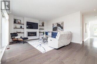 636 Mistwell Ln in Ottawa, ON - Building Photo - Building Photo