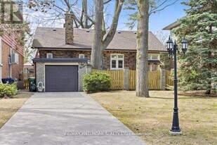 100 Warden Ave. in Toronto, ON - Building Photo