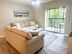 8940 Colonnades Ct E in Bonita Springs, FL - Foto de edificio - Building Photo