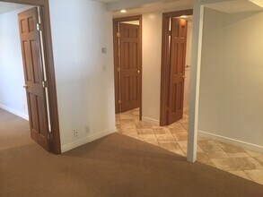 201 Moonstone St, Unit Downstairs-streetlevel in Manhattan Beach, CA - Building Photo - Building Photo