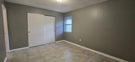 2570-2572 Chestnut Woods Dr in Lakeland, FL - Building Photo - Building Photo