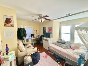 43 Hillside St, Unit 2 in Boston, MA - Foto de edificio - Building Photo