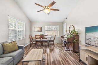 11004 Elm St in Jonestown, TX - Building Photo - Building Photo