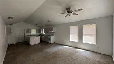 2600 Stadium Dr in Alvin, TX - Building Photo - Building Photo
