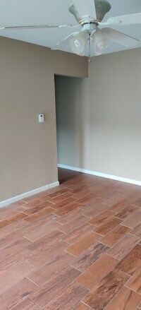 605 N Wolf Rd photo'