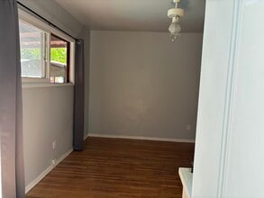 6327 Calvin Ave, Unit STUDIO in Tarzana, CA - Foto de edificio - Building Photo