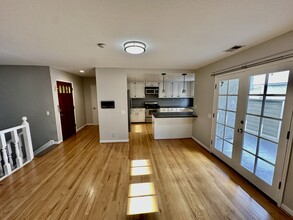 2421 Vanderbilt Ln in Redondo Beach, CA - Building Photo - Building Photo