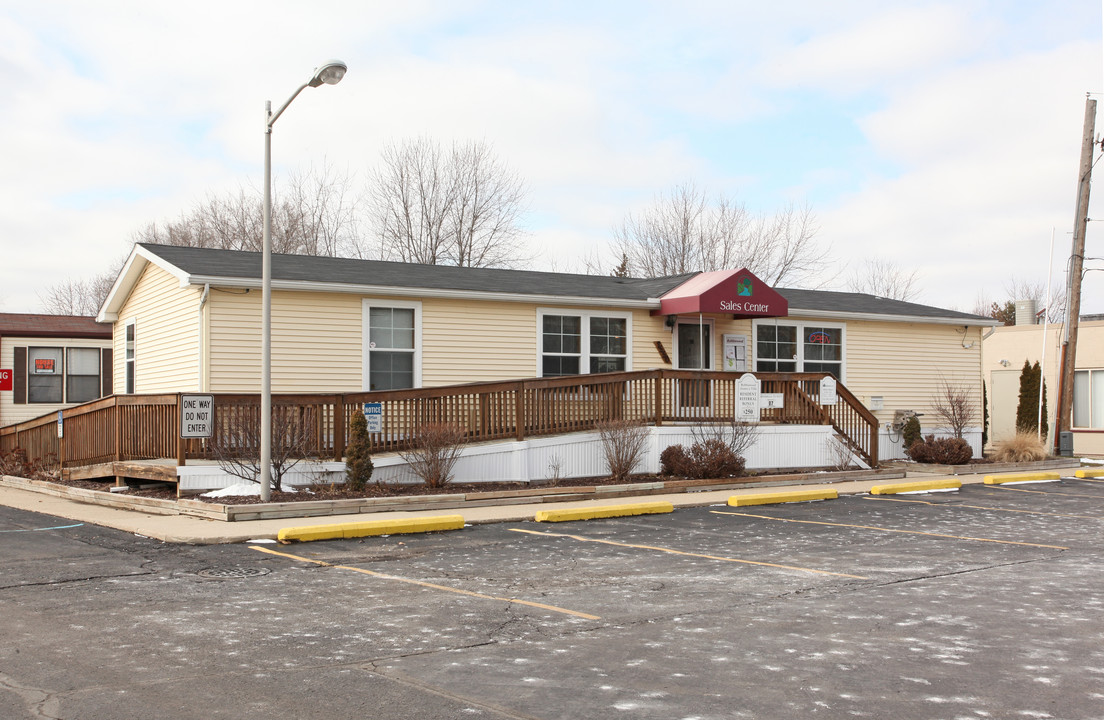 Robbinwood Mobile Home Park in Taylor, MI - Building Photo